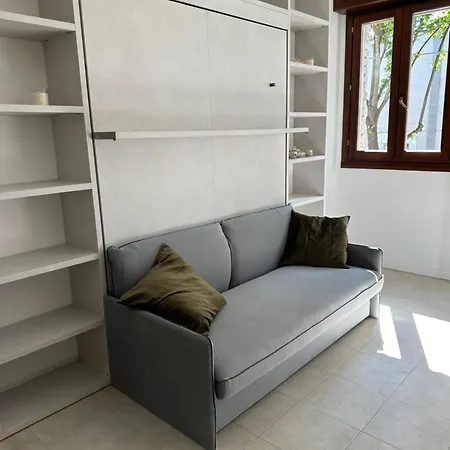 Stunning Deluxe Downtown Busto Arsizio